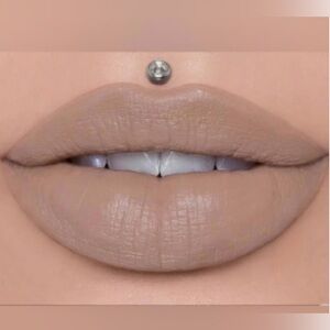 ONE IN STOCK🚨 JEFFREE STAR COSMETICS
Velour Liquid Lipstick (JEFFREE’S NUDES)